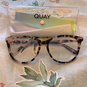 Brand New Quay All Nighter Blue Light Filtering Glasses in Milky Tortoise Clear